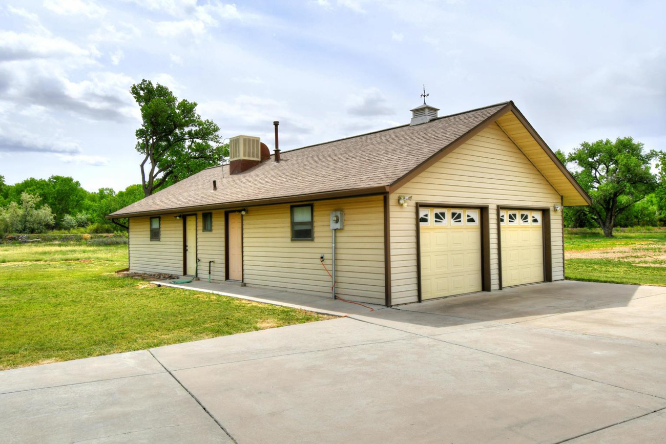 Home with Hangar For sale MidValley Airpark, Los Lunas, Albuquerque